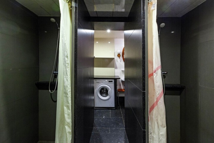 Room 40 of 74