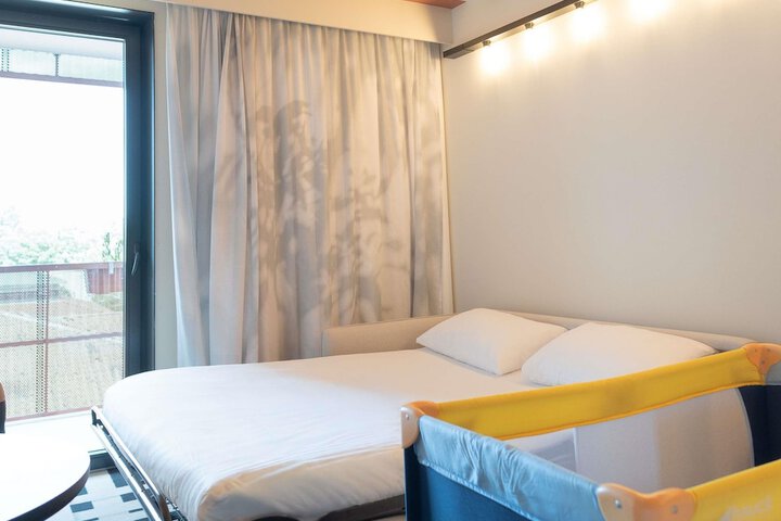 Room 40 of 151