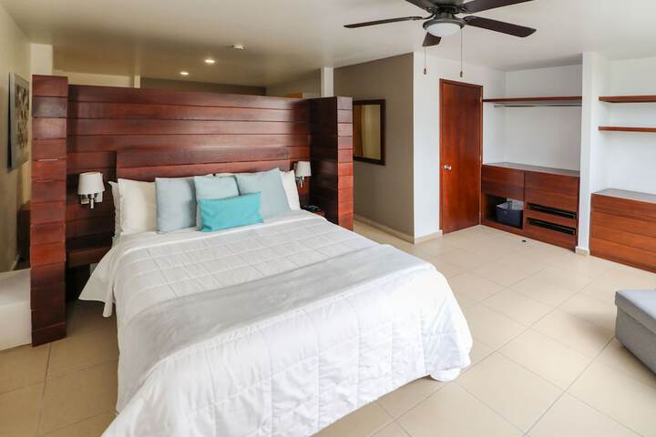 Room 12 of 28