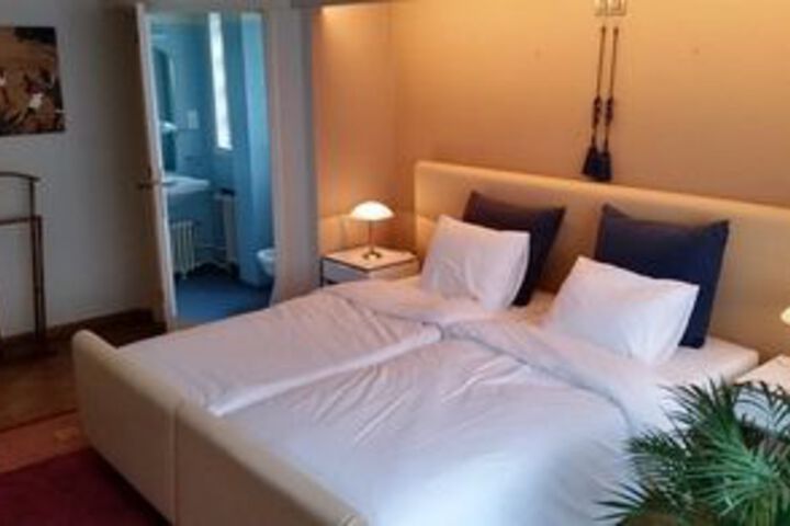 Room 9 of 33