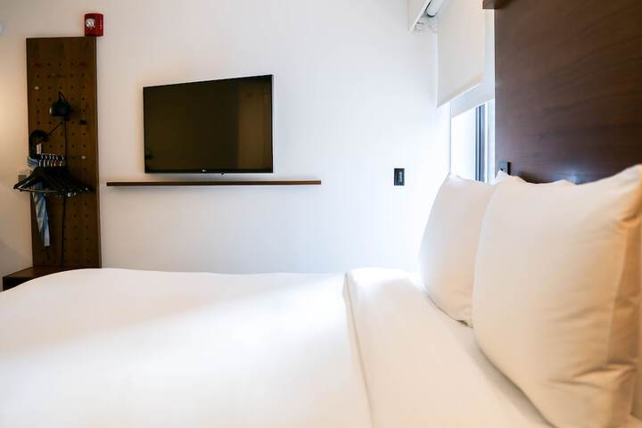 Room 17 of 143
