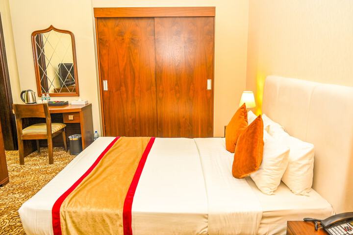 Room 6 of 32