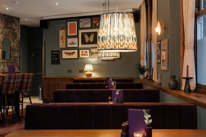 Lounge 152 of 190