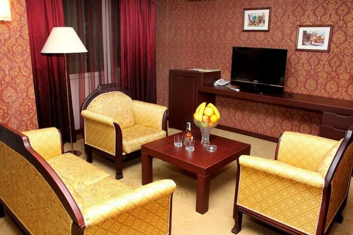 Room 33 of 76