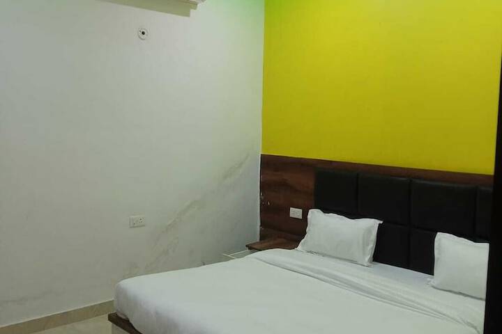Room 2 of 6