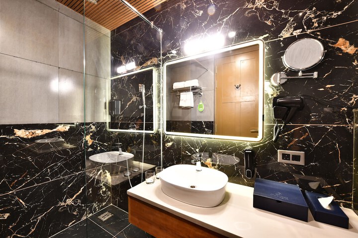 Room 15 of 33