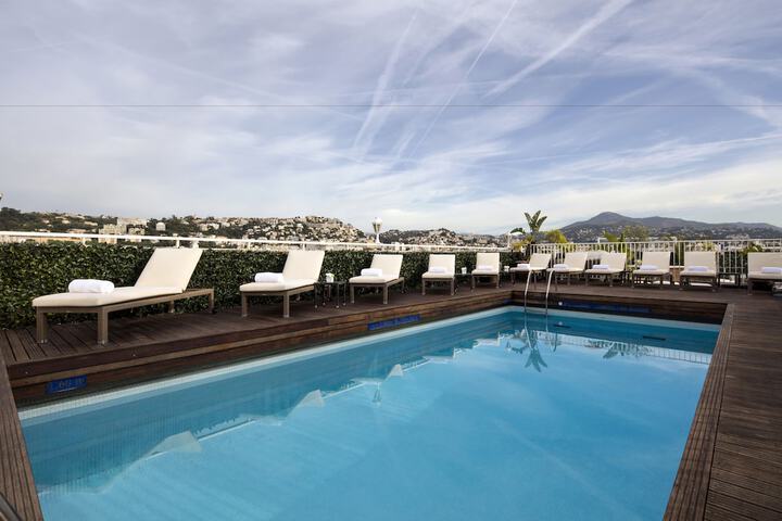 Hotel Pool