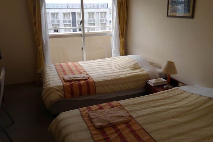 Room 9 of 38