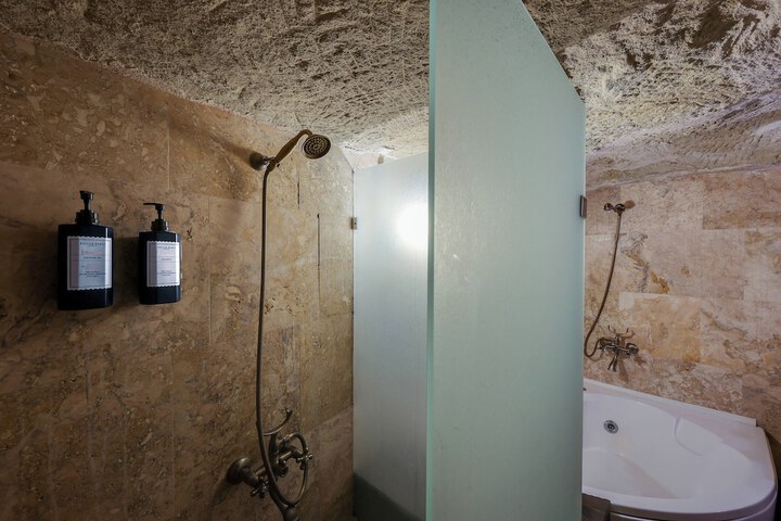 Room 53 of 74