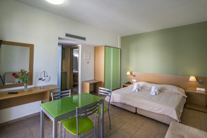 Room 4 of 36
