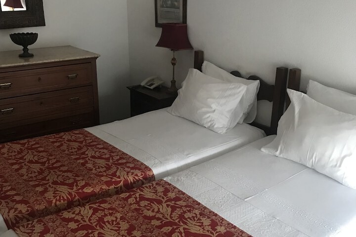 Room 16 of 98