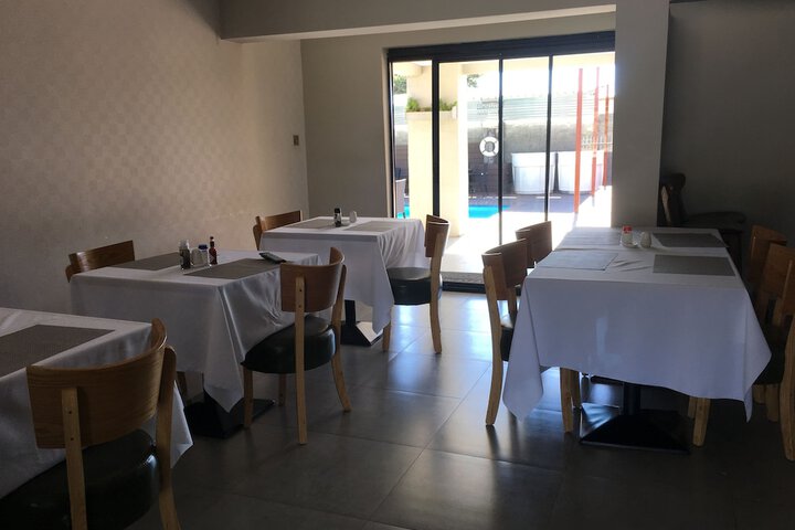 Dining 35 of 49