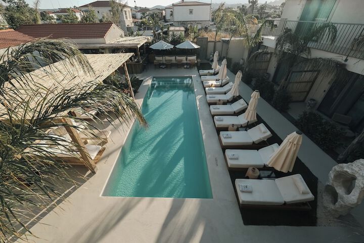Pool 66 of 84