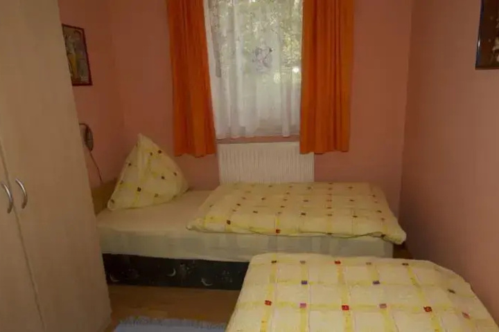 Room 2 of 16