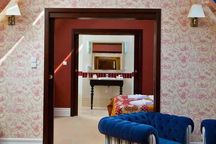 Room 35 of 72