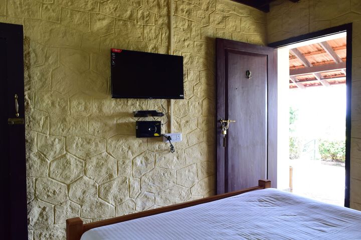 Room 3 of 27