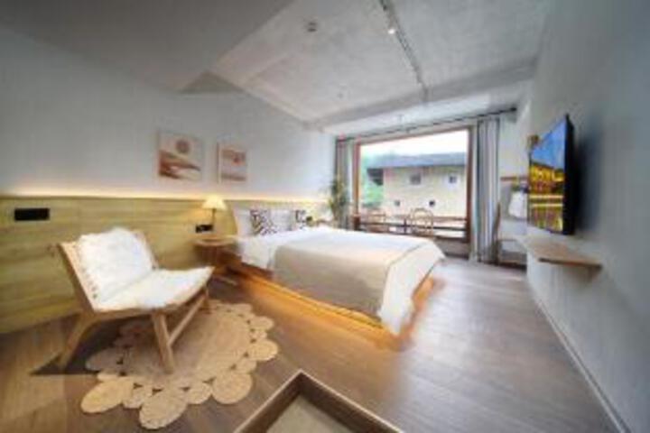 Room 9 of 11