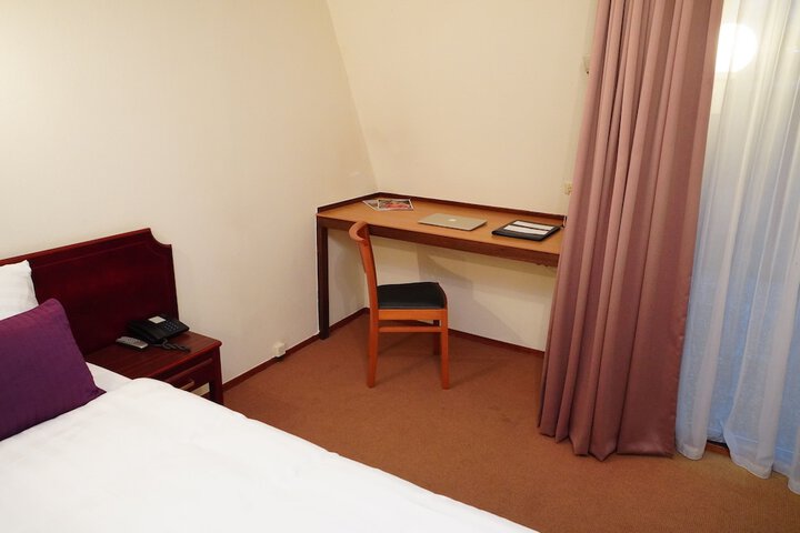 Room 5 of 65