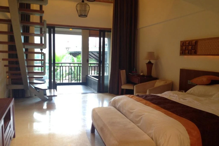Room 4 of 10