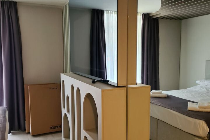 Room 3 of 54