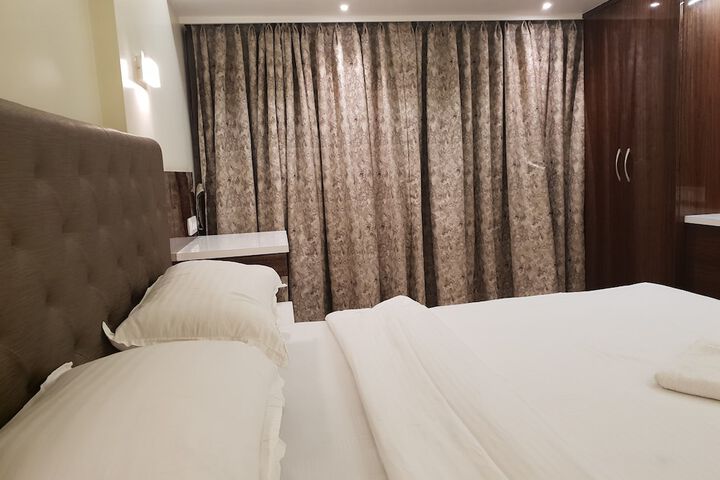 Room 52 of 97