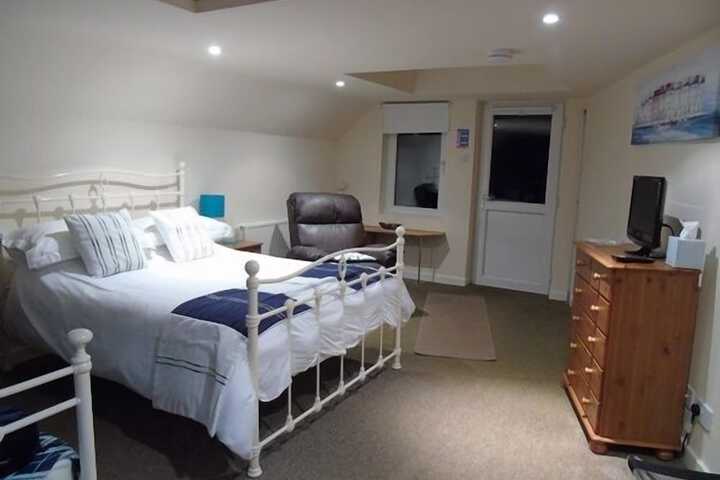 Room 4 of 17