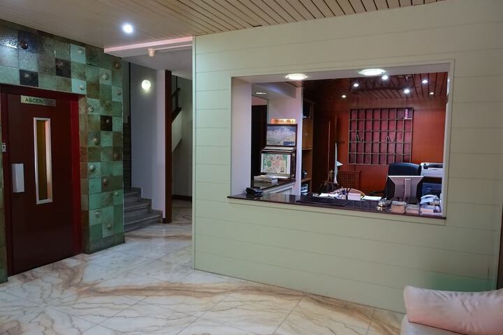 Check-in/check-out kiosk