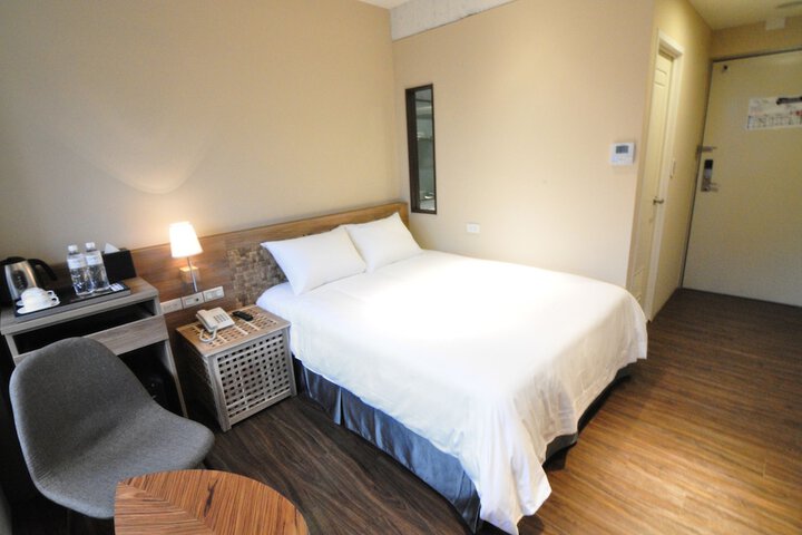 Room 8 of 77