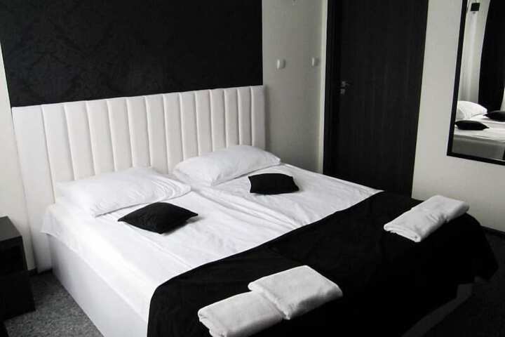 Room 5 of 18