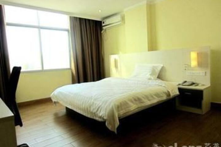 Room 4 of 34