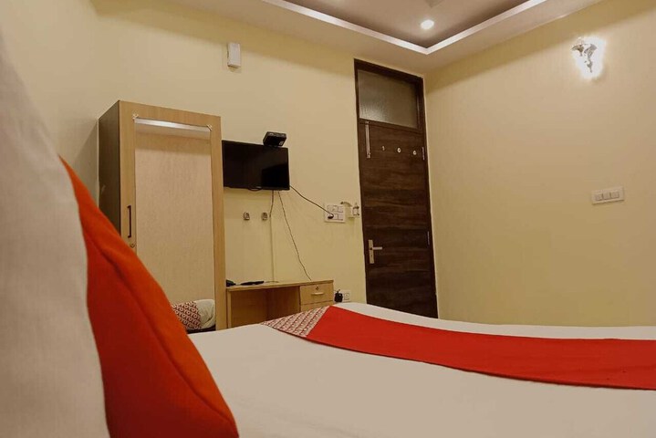 Room 3 of 18