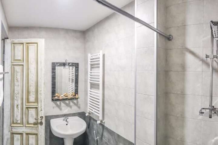 Room 9 of 21