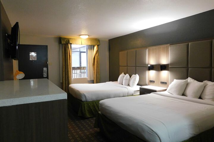 2 Queen Beds Deluxe Room (11 of 41)