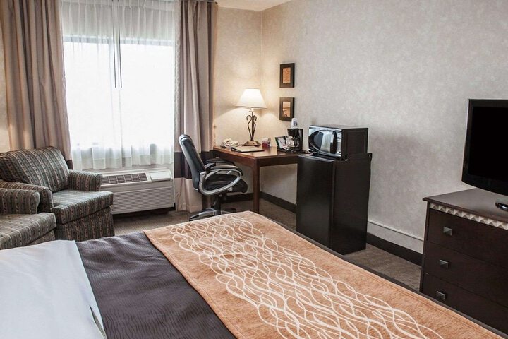 1 King Bed (12 of 12)