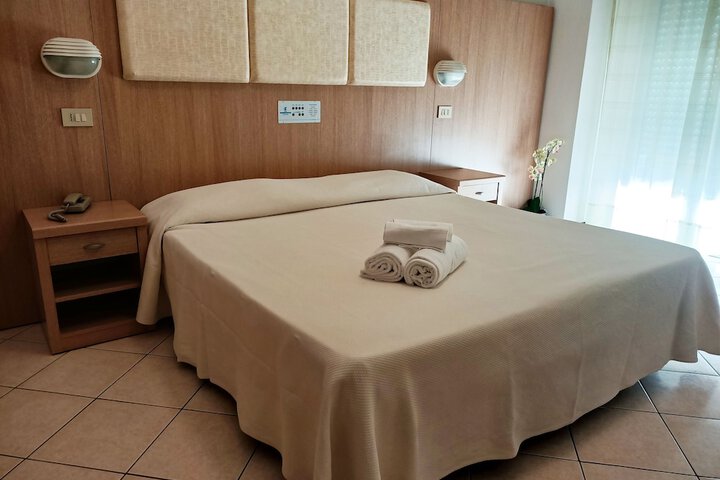 Room 8 of 66