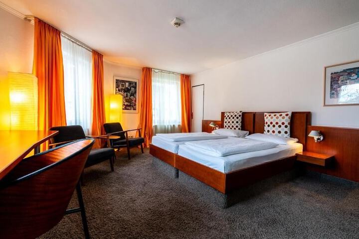 Room 10 of 39