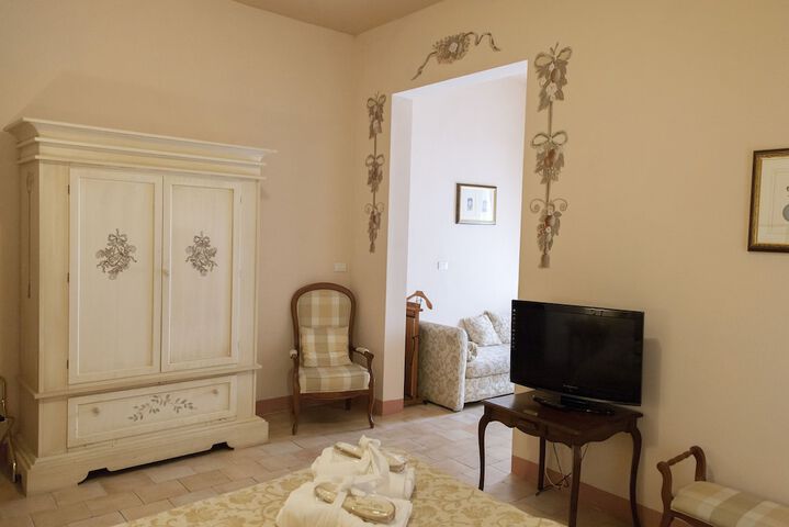 Room 9 of 29