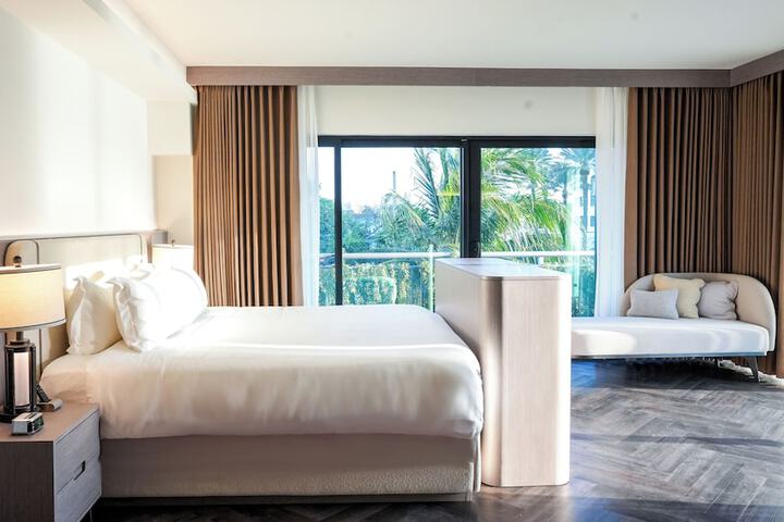 Room 4 of 30