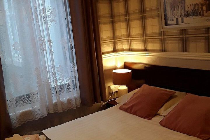 Room 3 of 6