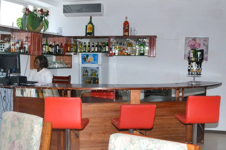 Lounge 36 of 46