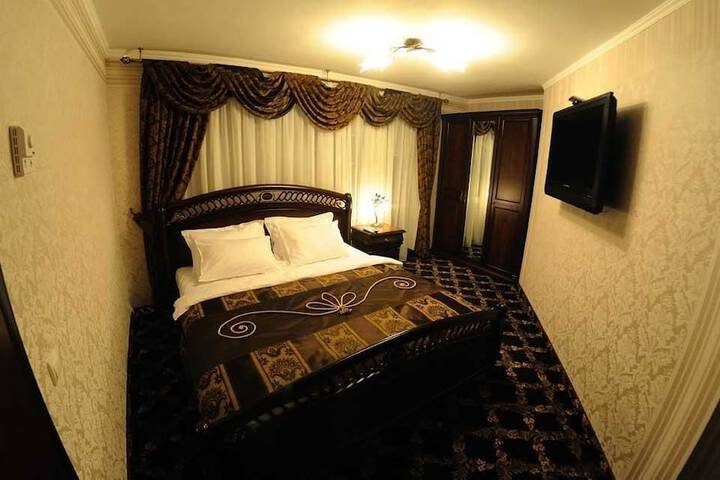 Room 6 of 40