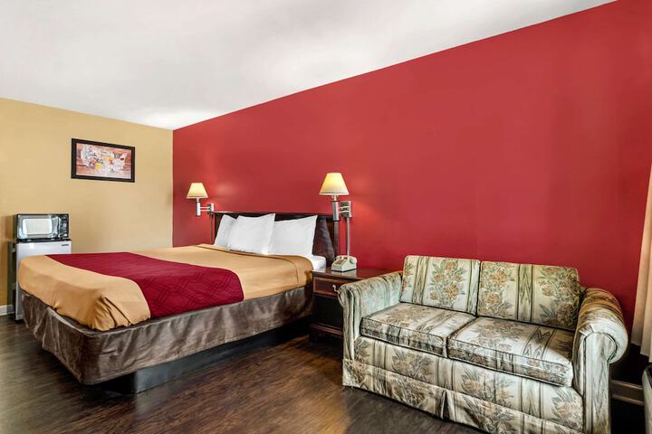 1 King Bed (7 of 22)