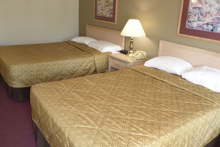 2 Double Beds (4 of 7)