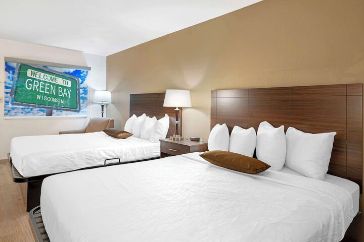 1 King Bed (2 of 6)