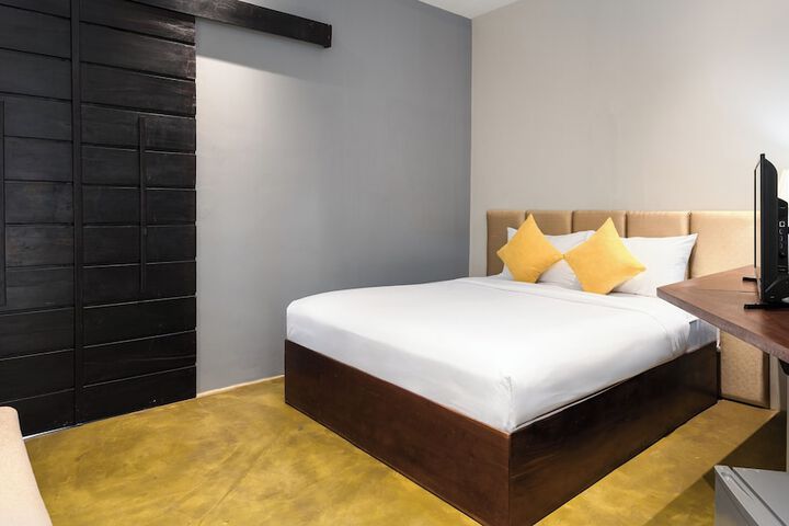 Room 14 of 80