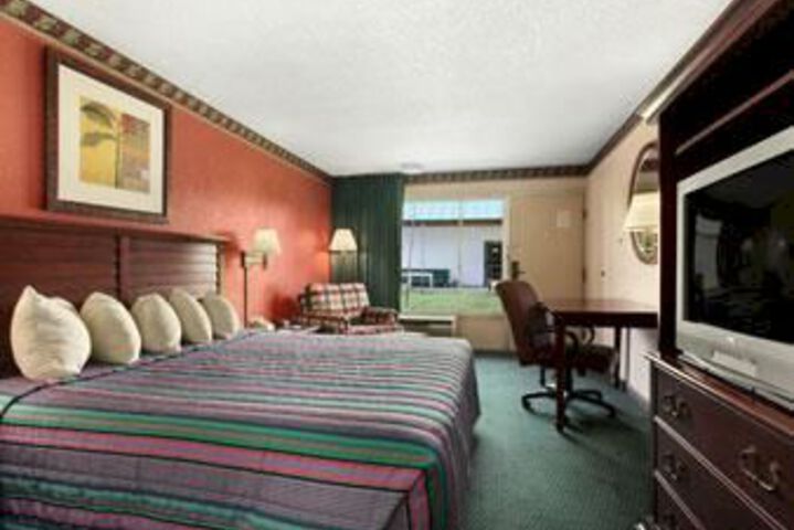 Room 9 of 24