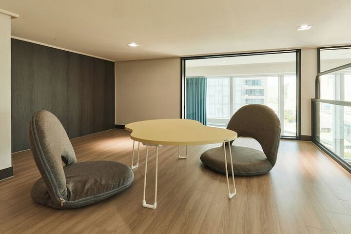 Room 42 of 51