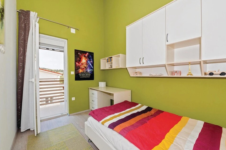 Room 2 of 16