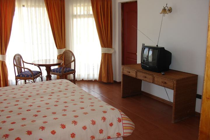 Room 4 of 37