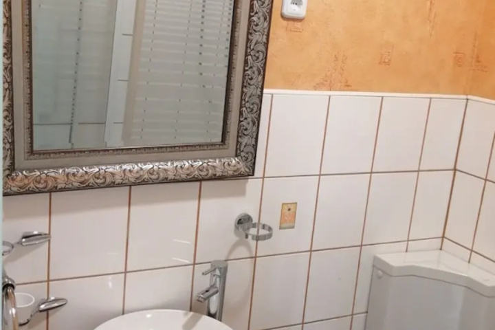Room 9 of 20